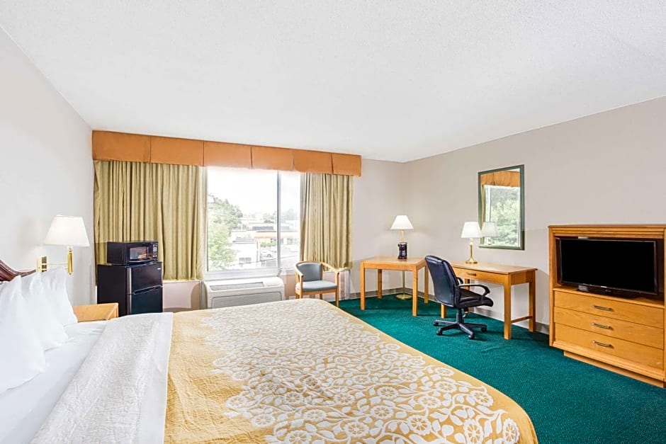 Days Inn by Wyndham Cambridge