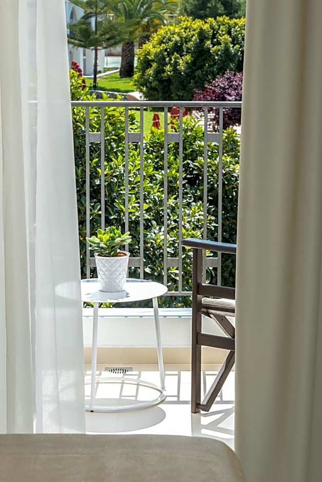 Bitzaro Grande Hotel & Suites