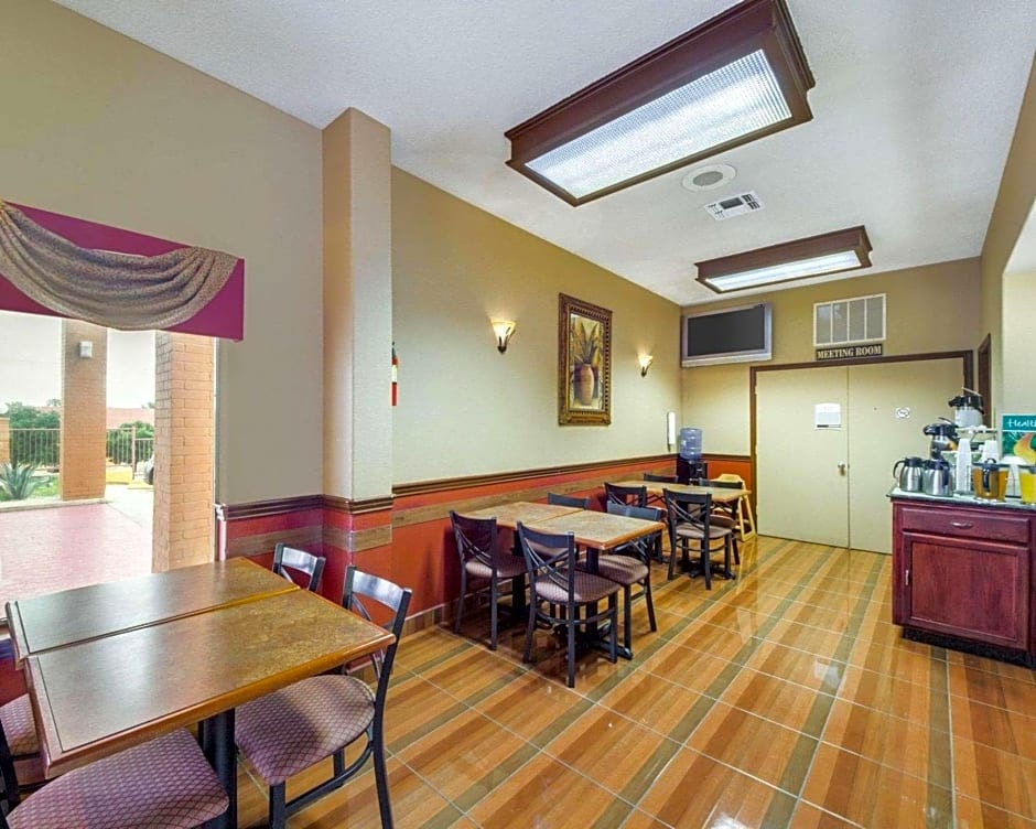 Econo Lodge Inn & Suites Eagle Pass