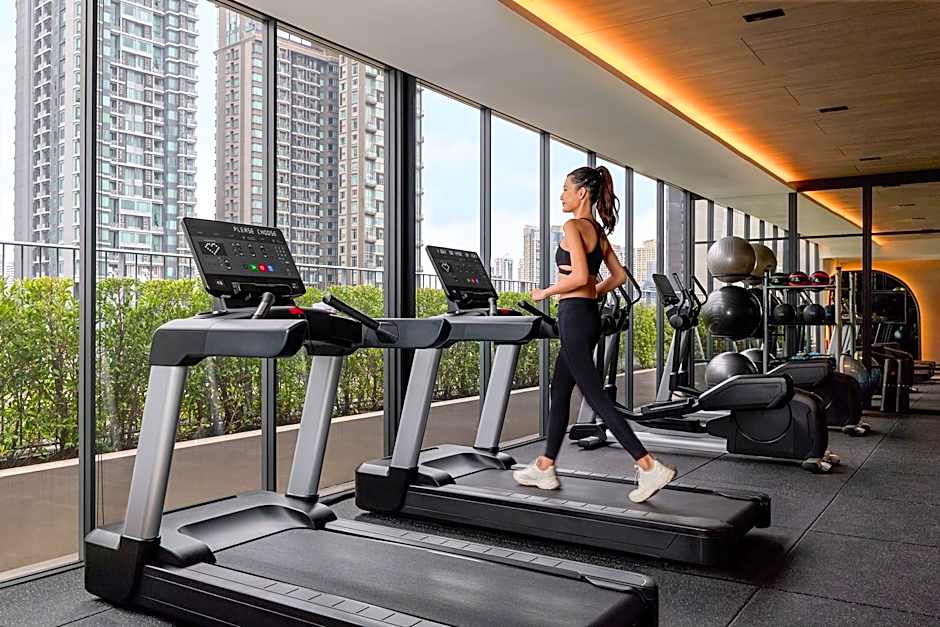 Madi Paidi Bangkok, Autograph Collection