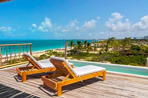 Punta Blanca Beachfront Suites