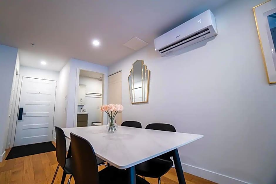 Rozenhaus Montreal Hotel