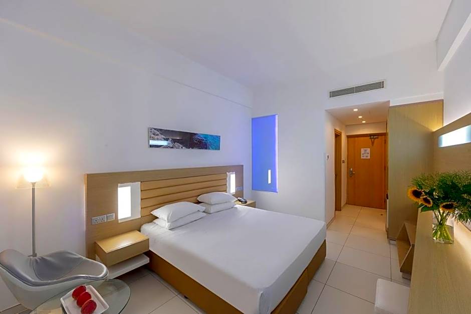 Vrissaki Beach Hotel