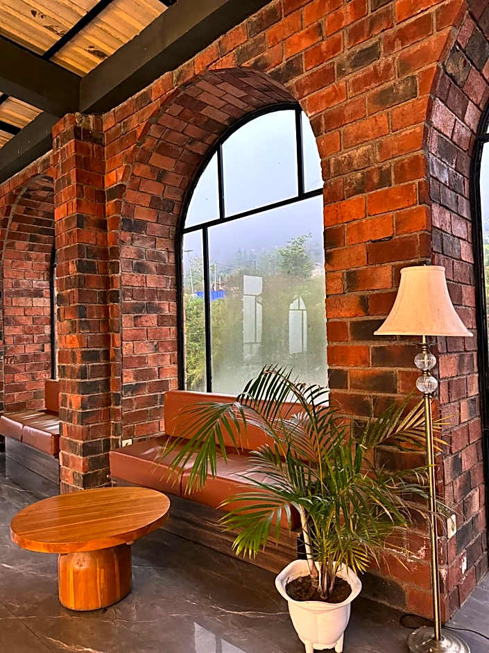 Caldera Hotel & Restaurant