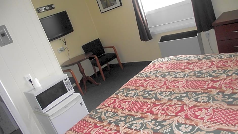 Empress Inn and Suites by the Falls