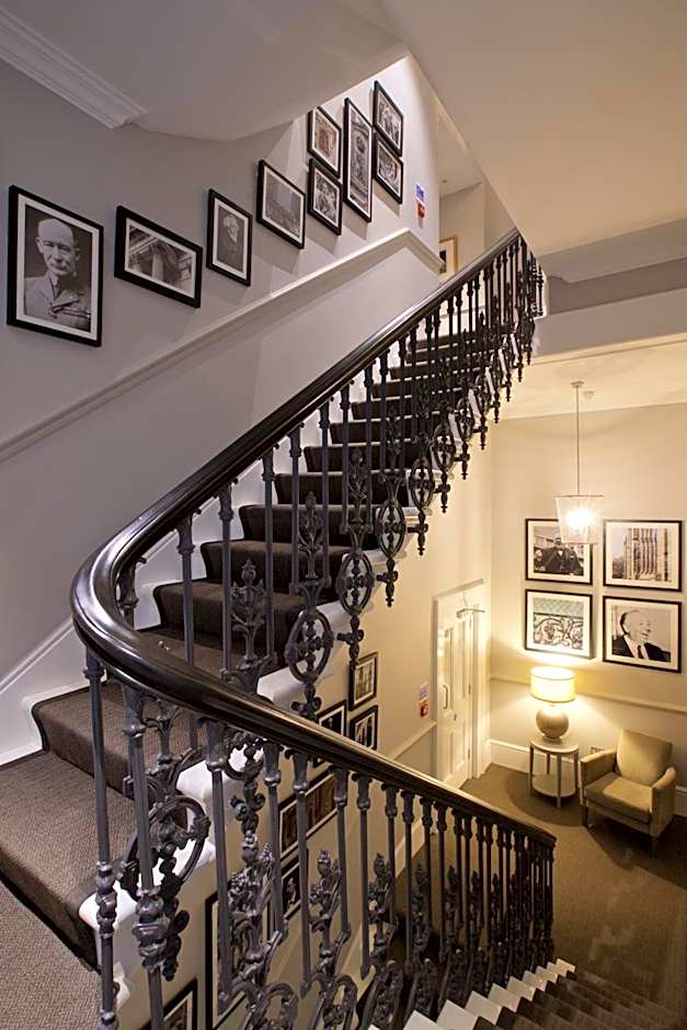 54 Queen's Gate Hotel