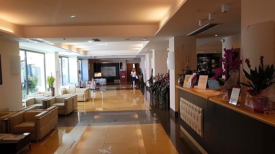 Cardinal Saint Peter Hotel