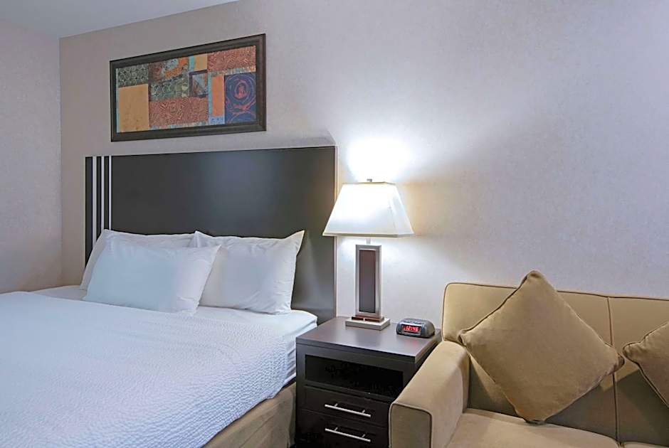 Travelodge by Wyndham Kamloops Mountview