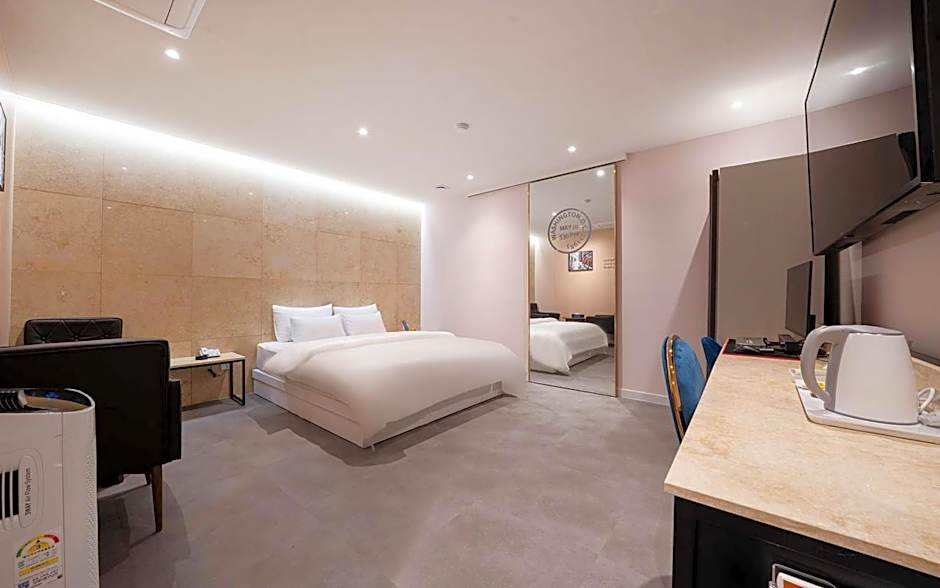 Hotel Millennium