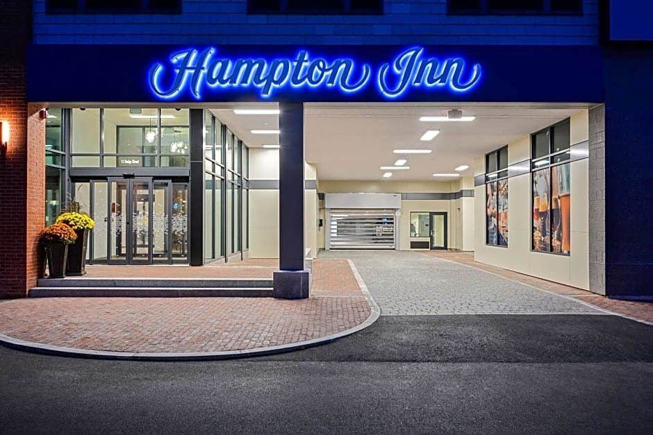 Hampton Inn By Hilton Salem, Ma