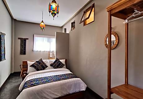 Apartment with Pool View