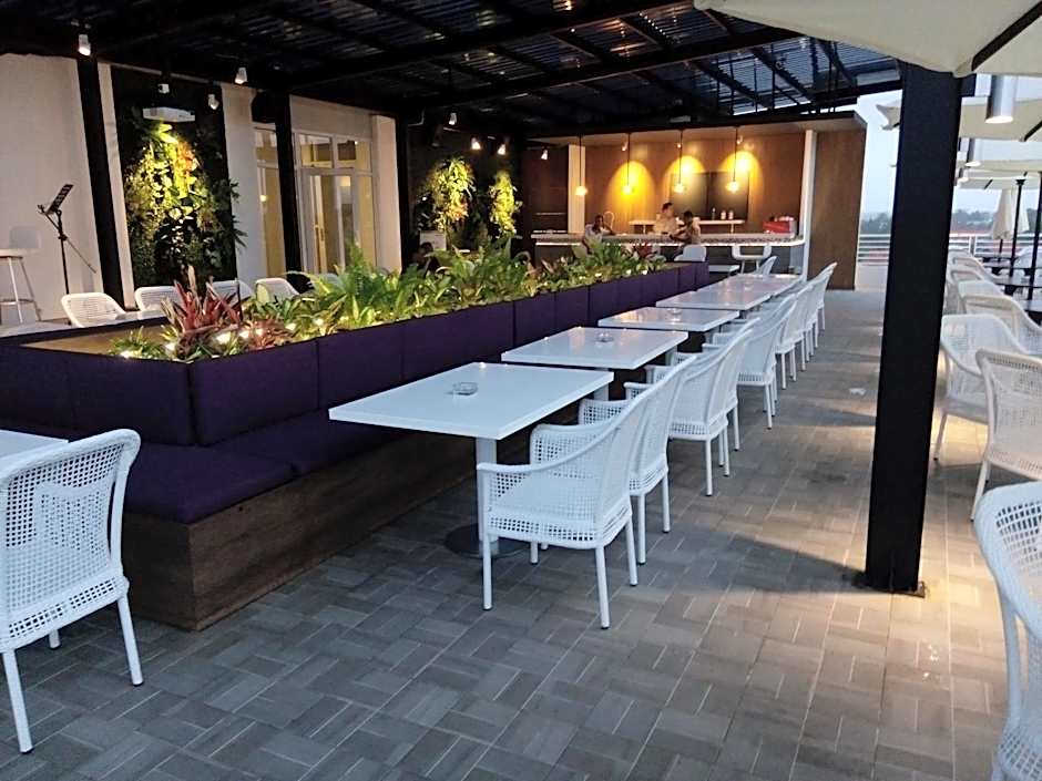 Front One Hotel Pamekasan Madura