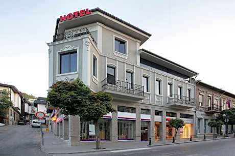 Executive Rooms and Suites Play