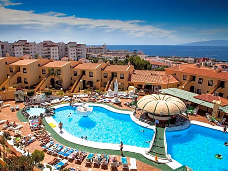 Pool View Room - Twin Beds