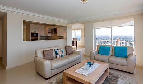 Two Bedroom Apartment with Ocean View - Renovated