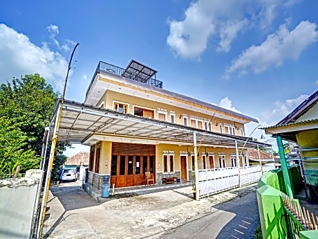 OYO 90416 Wisma Wayang Ajen Syariah