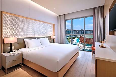 [Jjimjilbang Package] Superior King Room + Jjimjilbang & Theme Park Tickets for 2 per stay
