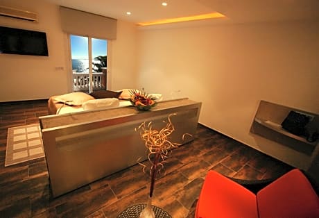 Exclusive Suite, Sea View (1 King Bed and 1 Twin Bed)