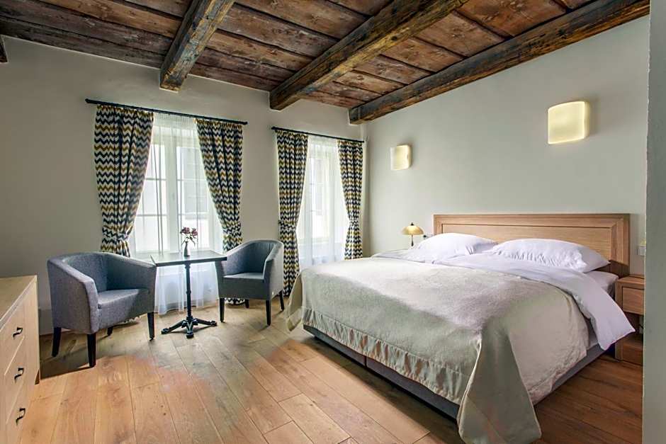 Hotel At the White Lily