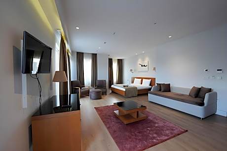 Suite Balcony with City View