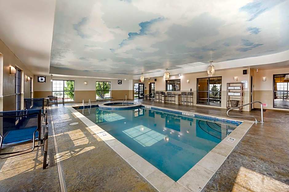 Best Western Plus Emerald Inn & Suites