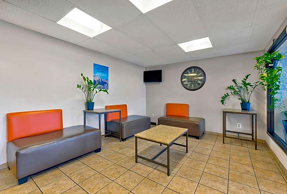 Motel 6-Oak Creek, WI