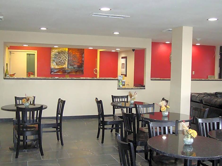 Econo Lodge Inn & Suites Jackson