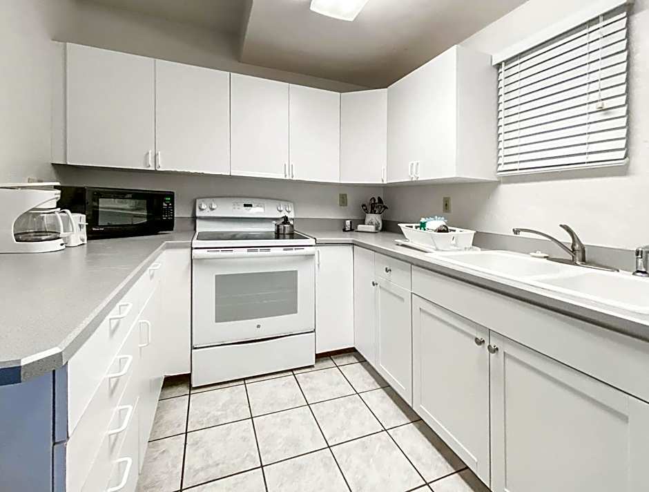 Ocean Court Beachfront Hotel