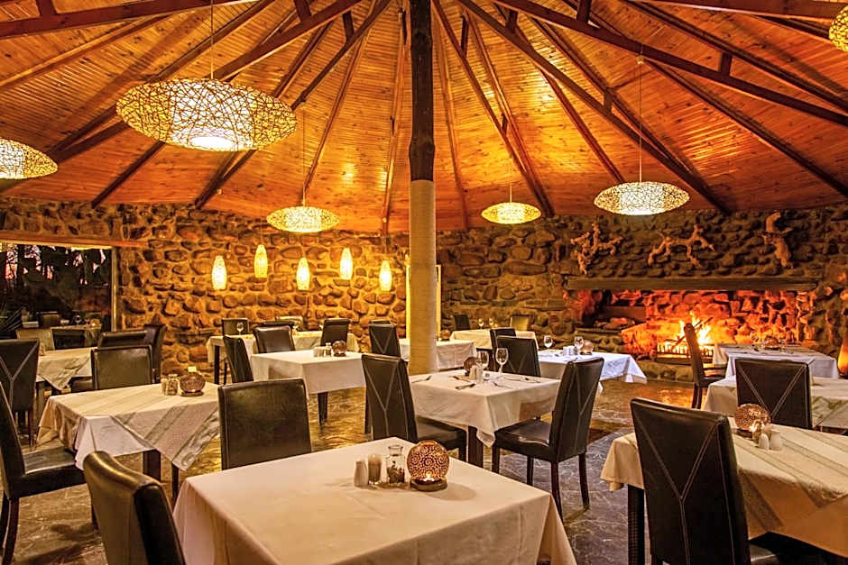 Inverdoorn Game Reserve Lodge