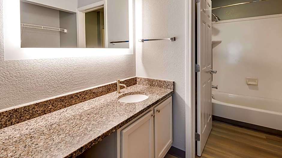 SureStay Studio by Best Western Charlotte Executive Park