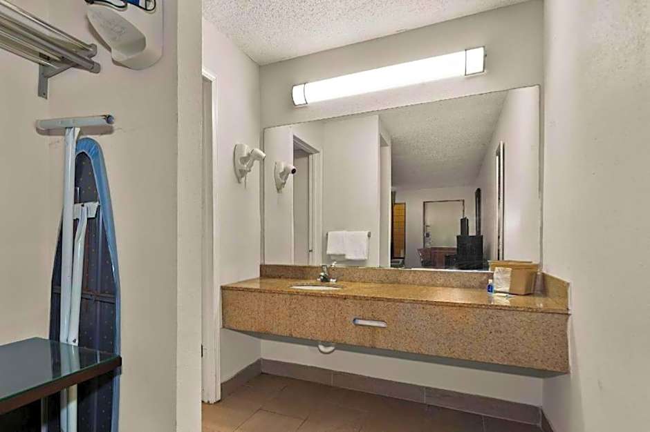 Rodeway Inn Lumberton Central