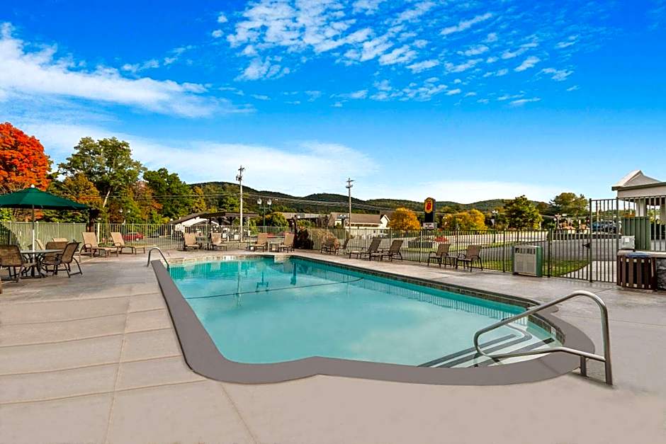 Super 8 by Wyndham Lake George/Downtown