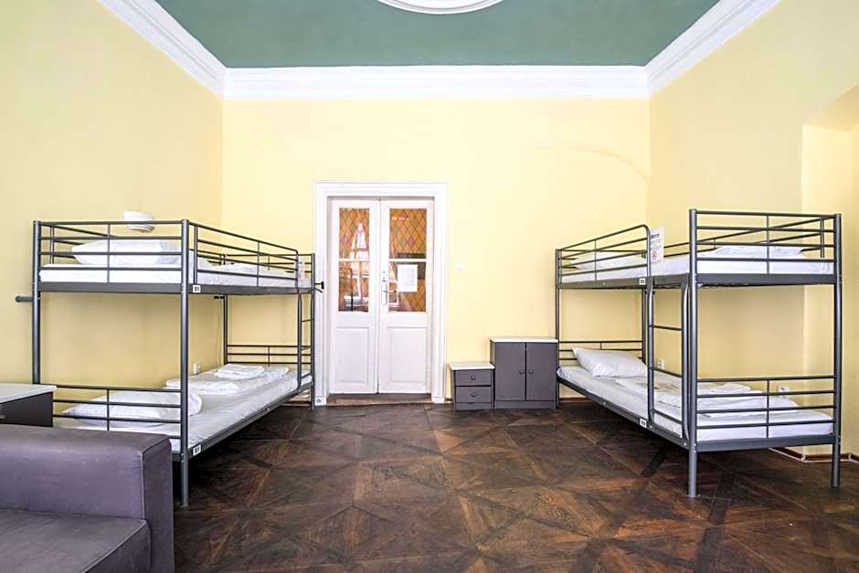 Charles Bridge Hostel & Apartments