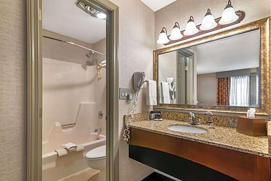 Maine Evergreen Hotel, Ascend Hotel Collection