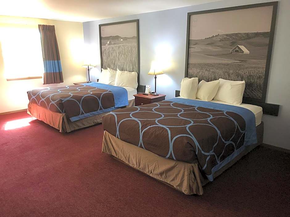 Super 8 by Wyndham Lewiston