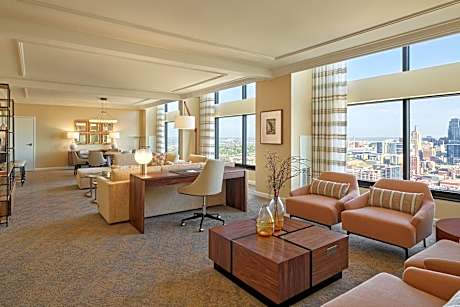 Luxury Suite, 1 Bedroom Suite, 1 King, Skyline view, High floor