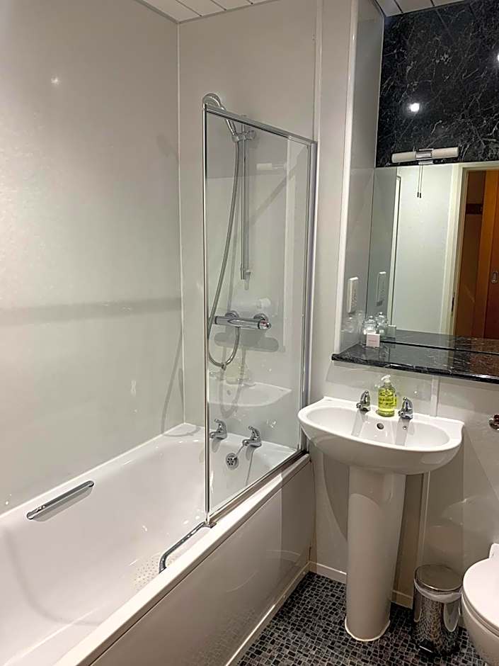 The Powfoot Hotel, Annan