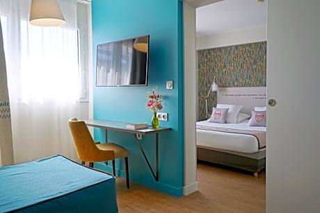 1 Queen 2 Single Beds, Non-Smoking, Family Room, Separate Living Room