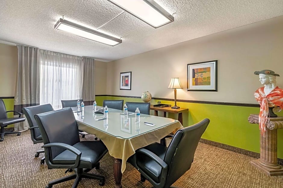 Comfort Inn & Suites St. Pete - Clearwater International Airport