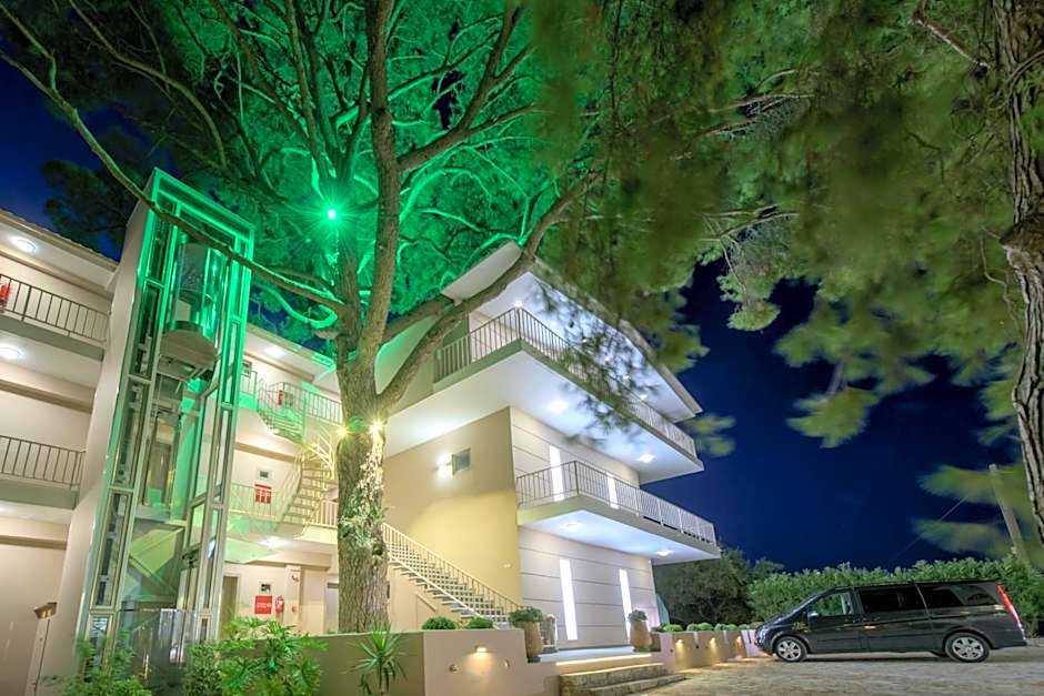 Koukounaria Hotel & Suites