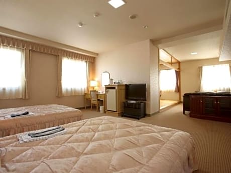 Family Room with Tatami Area - Non-Smoking