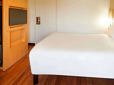 Standard Room With Twin Beds That Can Be Joined Together