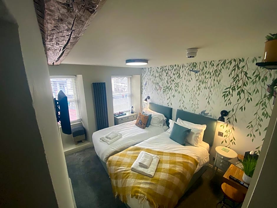 The Hive at Poppi-Red