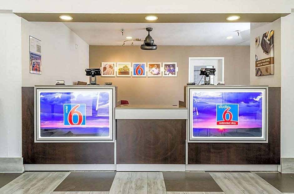 Studio 6-Fresno, CA - Extended Stay