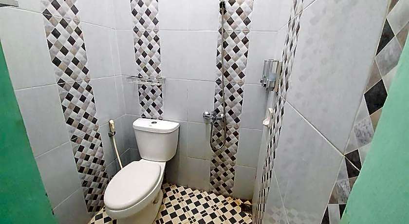 RedDoorz Syariah near Kota Cinema Mall Jatiasih