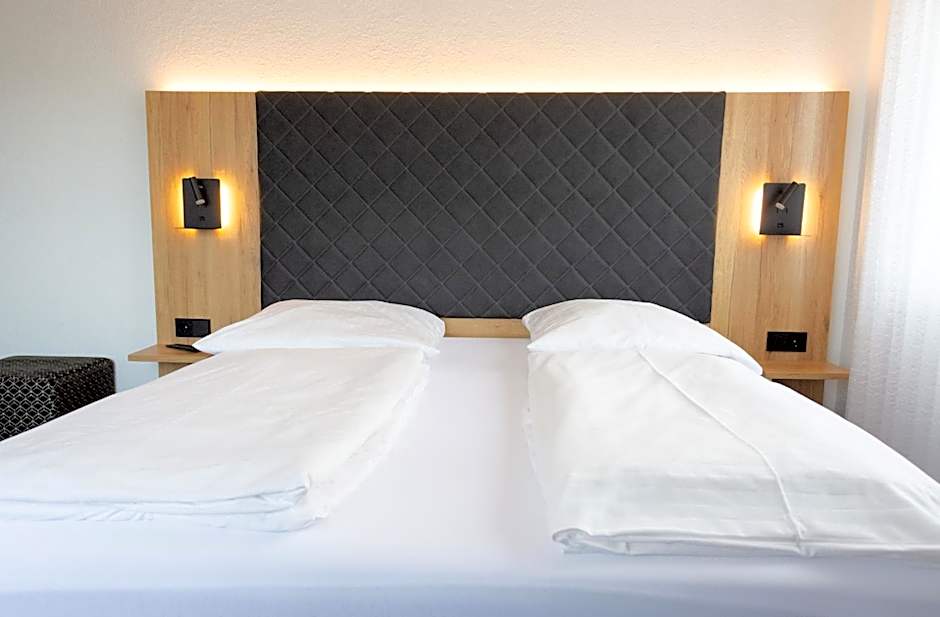 Cocco-Bello Smart Check-in Hotel
