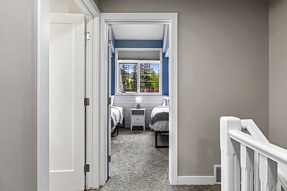 Mystic Chalet managed by Little Sister Getaways