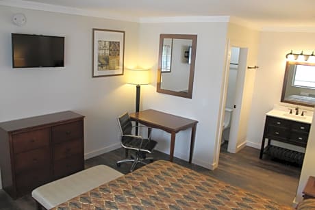 Deluxe King Suite