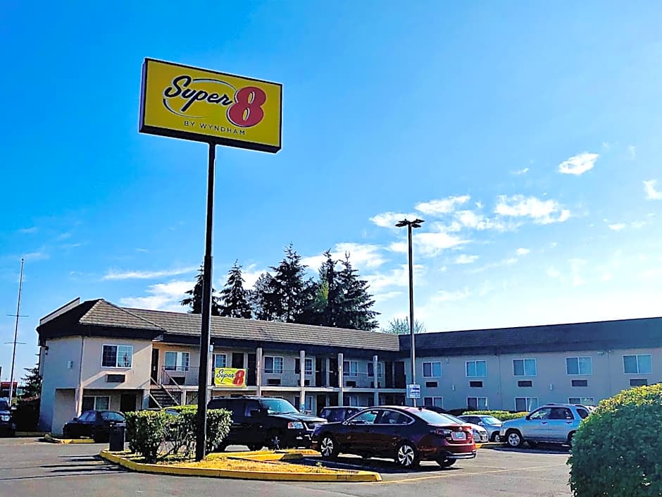Super 8 by Wyndham Lynnwood