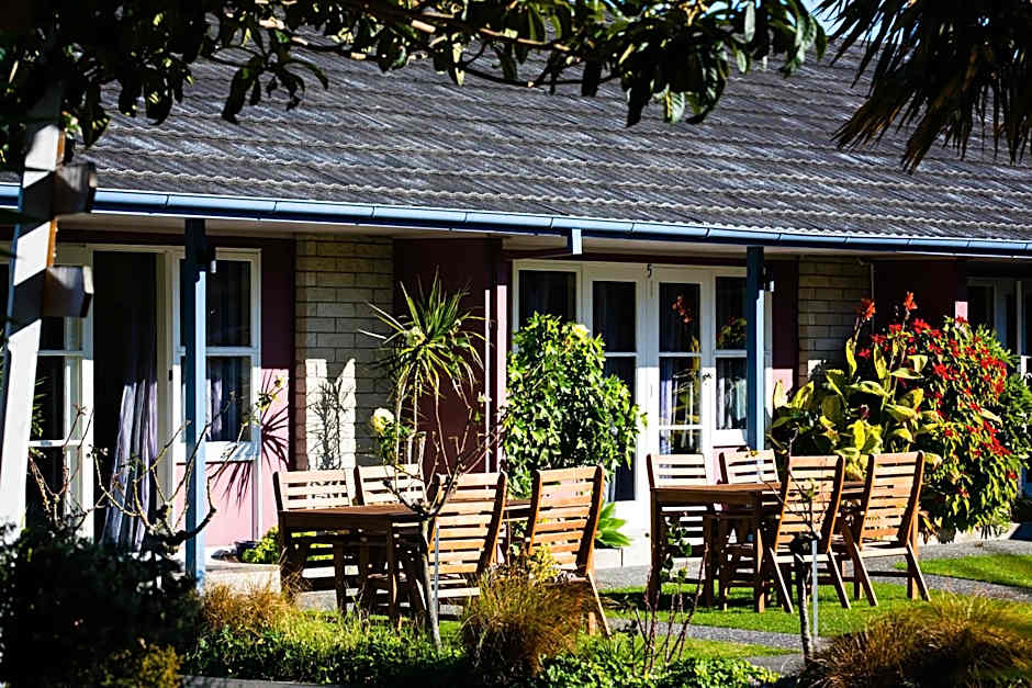 ASURE Colonial Lodge Motel